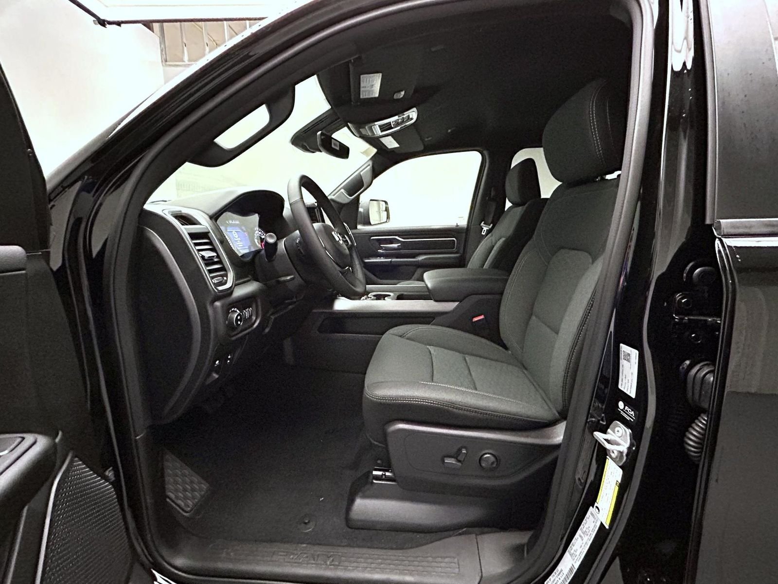 New 2026 Diamond Black Crystal Pearl-Coat Exterior Paint RAM Big Horn/Lone Star image 10