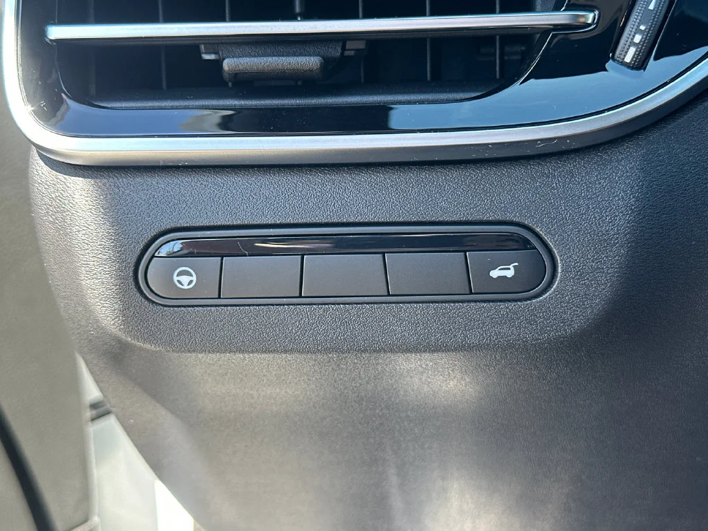 Certified Used 2026 White INFINITI SPORT image 31