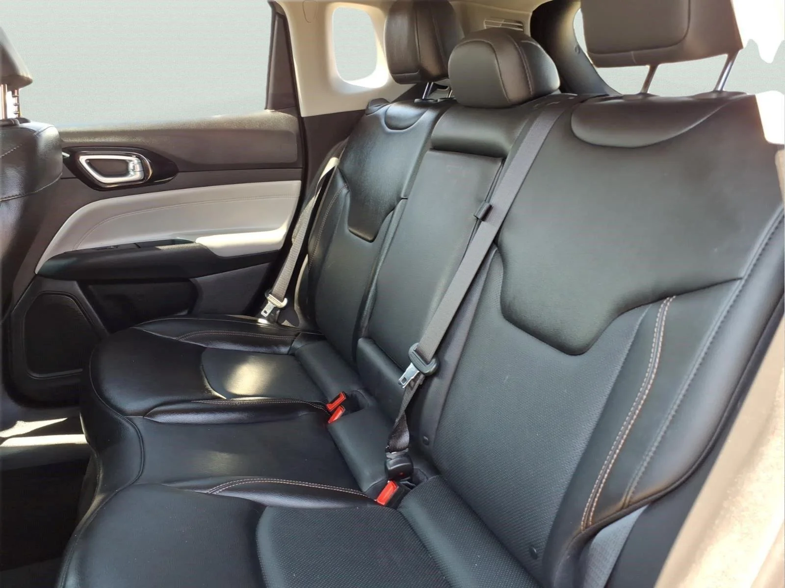 Used 2022 Sting-Gray Clearcoat Jeep Limited image 12