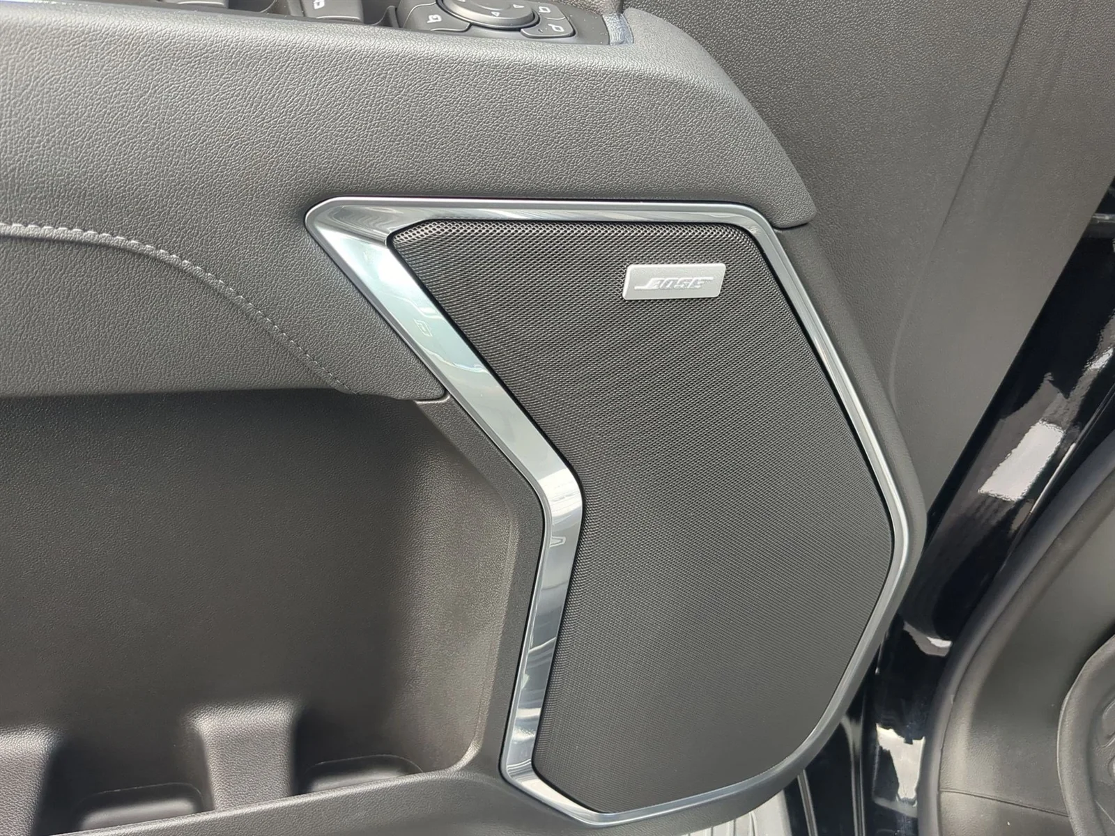 New 2026 Onyx Black GMC SLT image 48