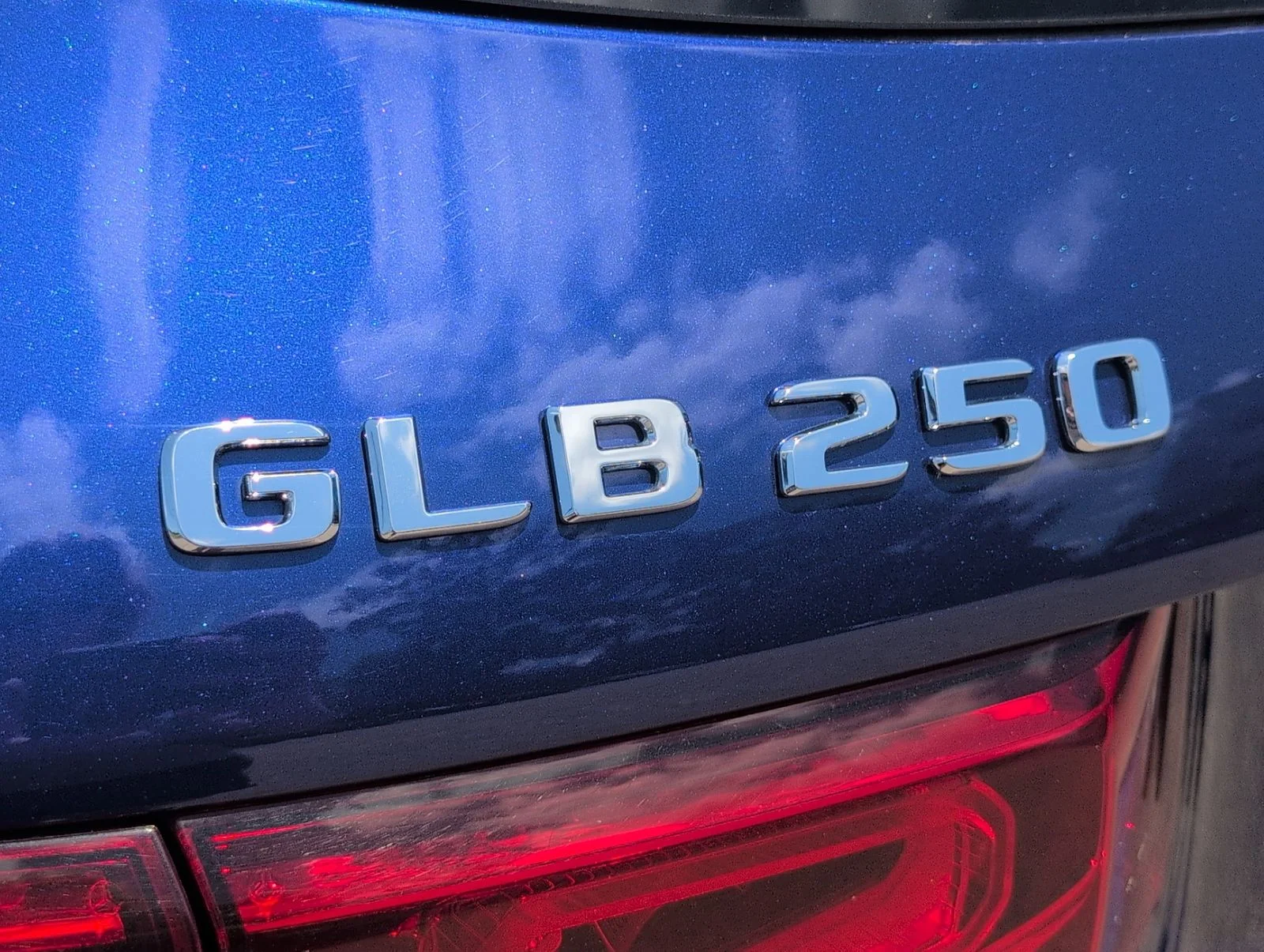 Used 2021 Blue Mercedes-Benz GLB 250 image 6