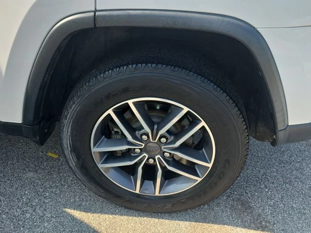 Used 2019 White Jeep Laredo E image 33