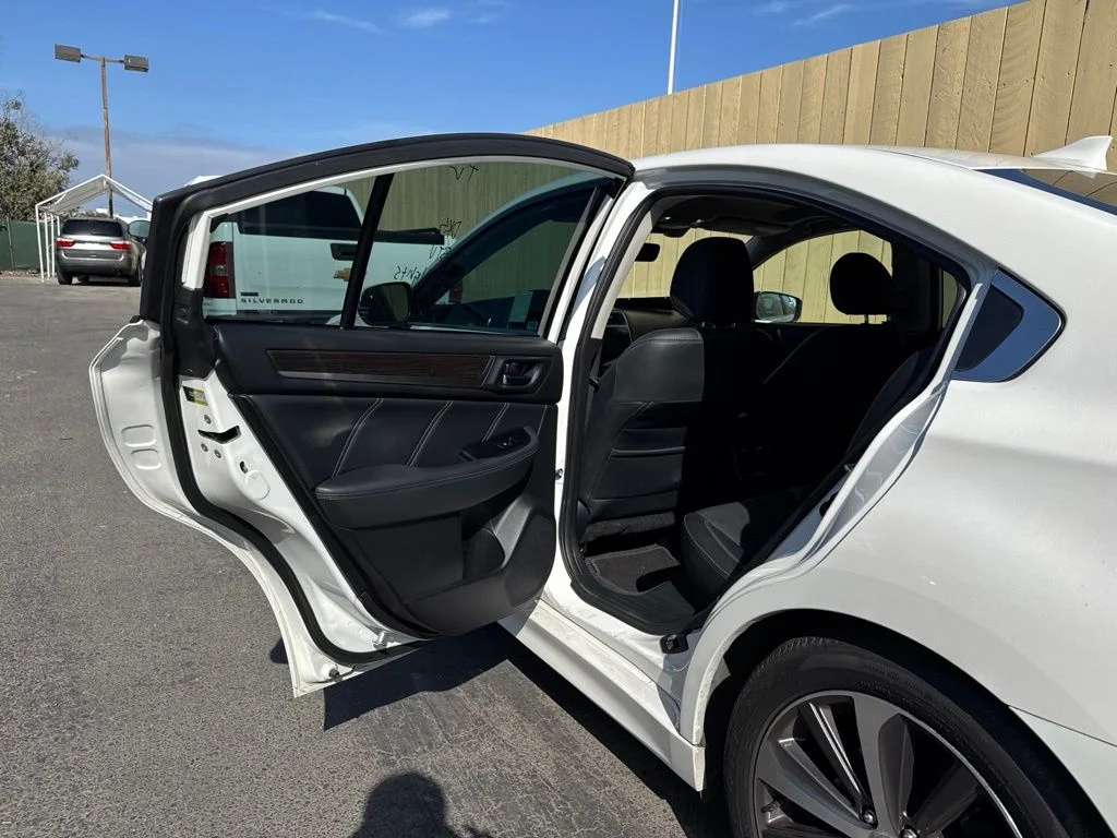 Used 2018 White Subaru 2.5i image 12