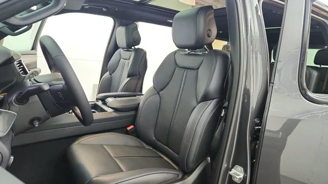 New 2026 Baltic-Gray Metallic Clear-Coat Exterior Paint Jeep Limited Reserve image 19