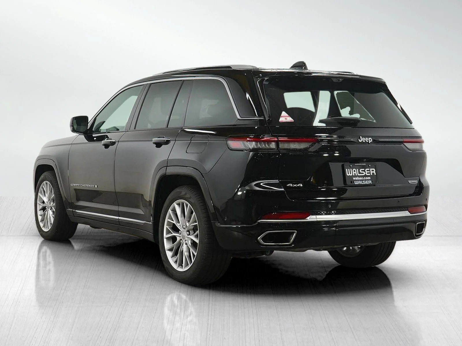 Used 2023 Diamond Black Crystal Pearlcoat Jeep Summit image 3