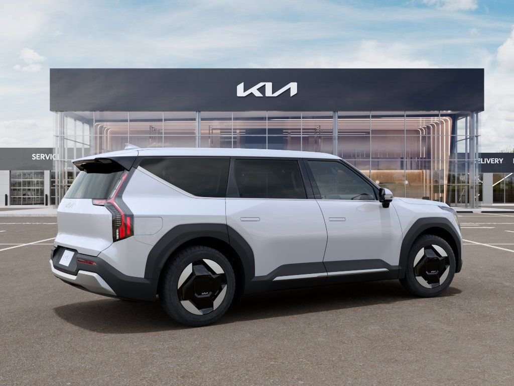 New 2026 White Kia Light image 6