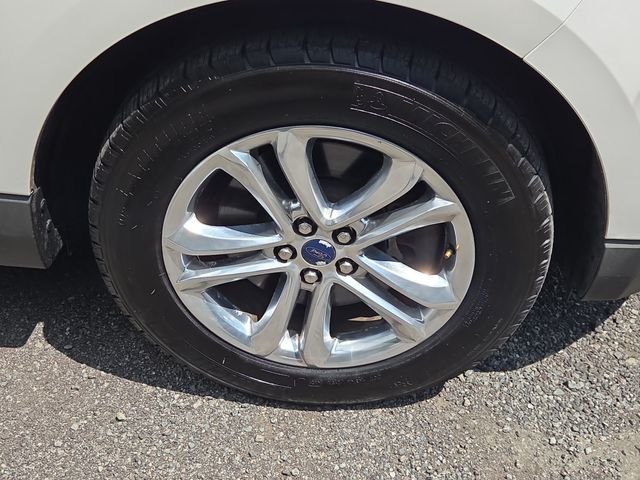 Used 2015 White Platinum Clearcoat Metallic Ford SEL image 26