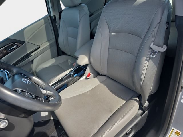 Used 2016  Honda EX-L image 17
