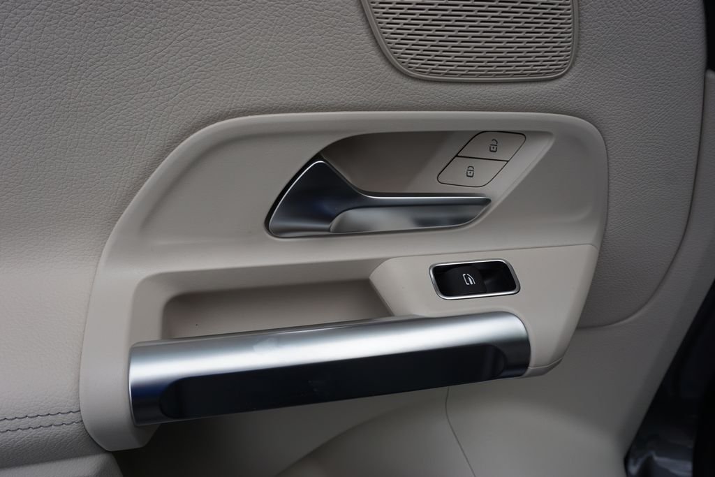 2025 Mercedes-Benz GLB Base - Photo 38