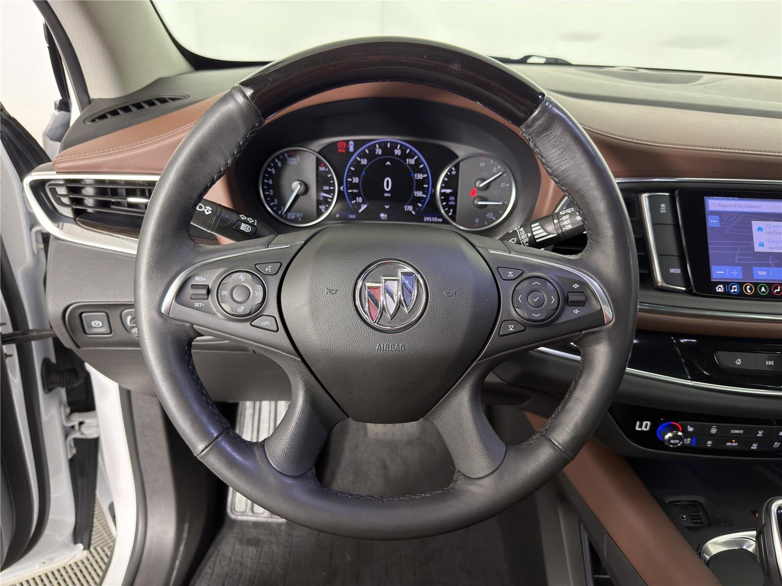 Used 2021 WHITE FROST TRICOAT Buick Avenir image 25