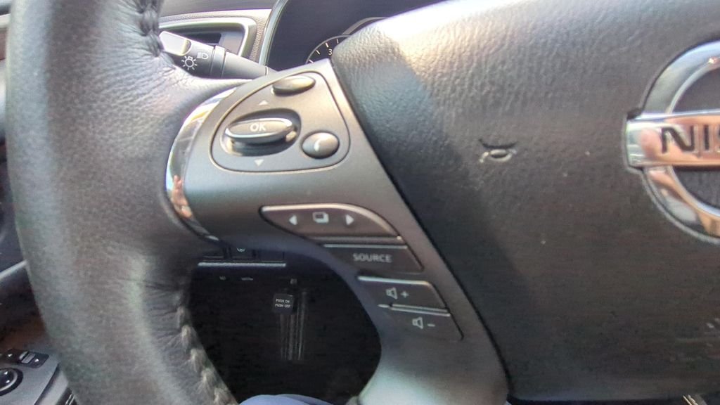 Used 2019 White Nissan Platinum image 21