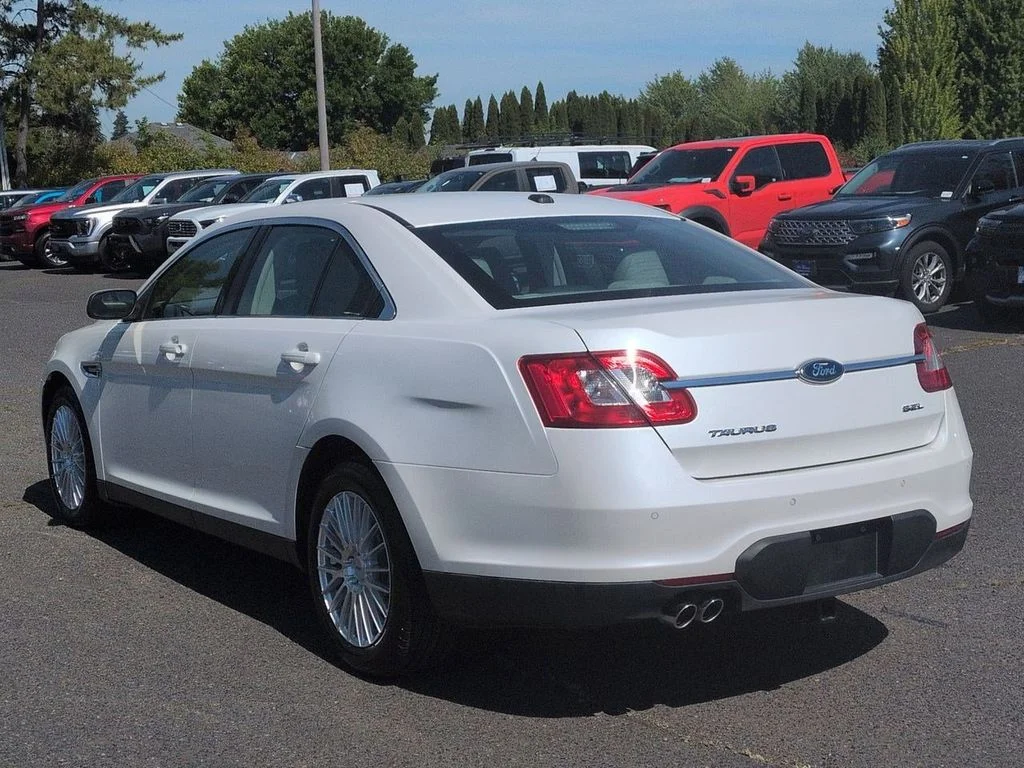 Used 2011 White Platinum Clearcoat Metallic Ford SEL image 3