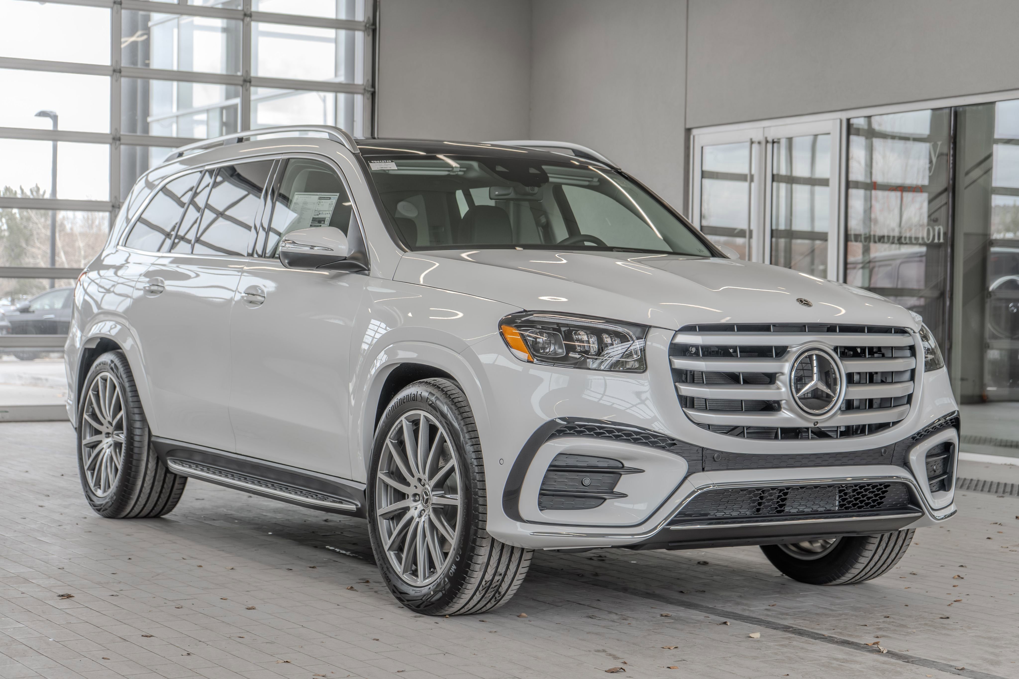 New 2026 MANUFAKTUR Moonlight White Metallic Mercedes-Benz GLS 450 image 57
