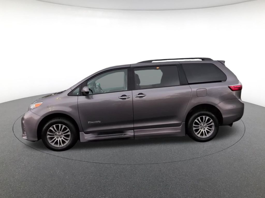 Used 2020 Gray Toyota XLE Premium image 7