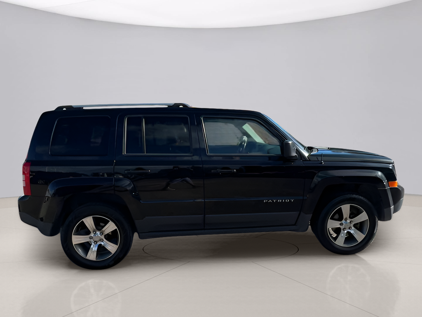 2016 Jeep Patriot Latitude photo 2
