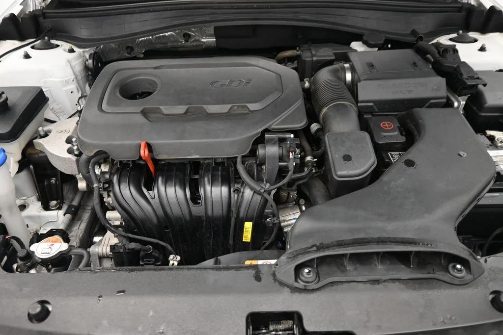 Used 2018 White Kia S image 19