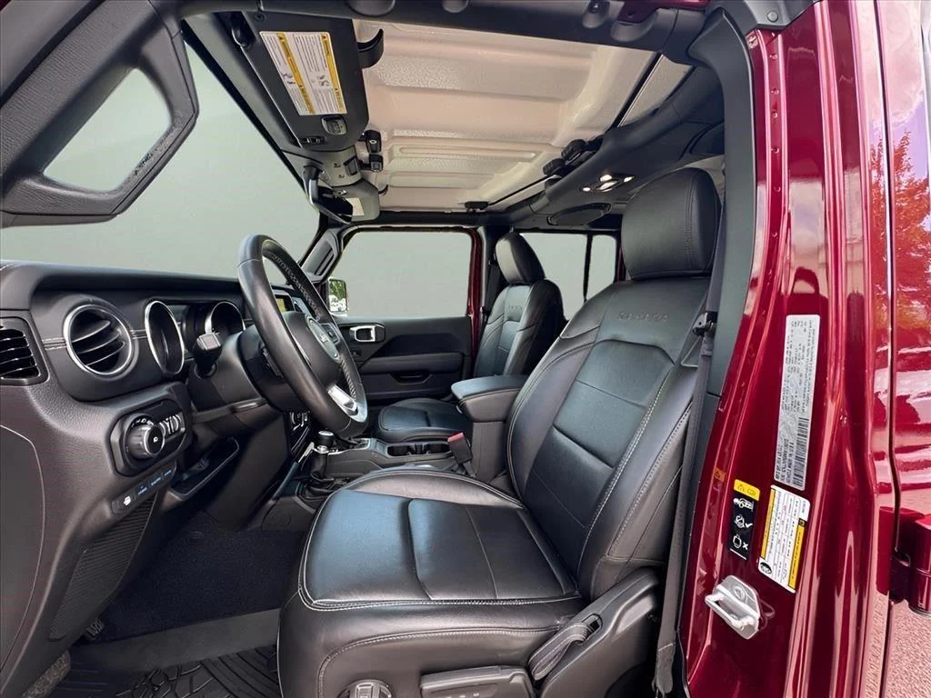 Used 2022 Snazzberry Pearlcoat Jeep Unlimited Sahara image 17