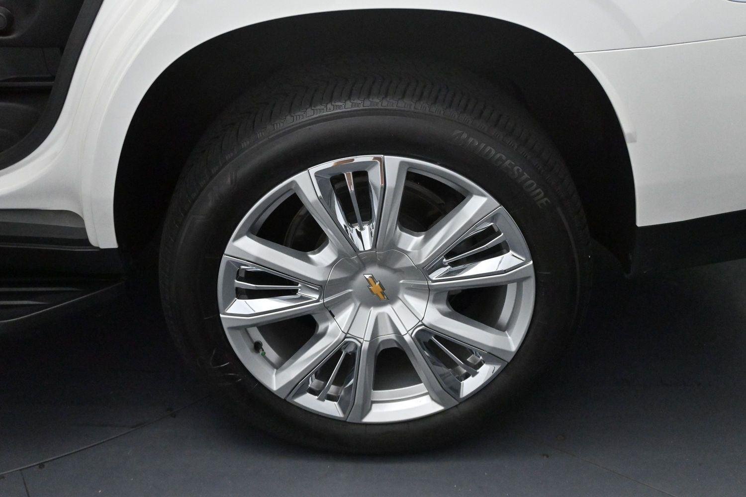 Used 2024 Iridescent Pearl Tricoat Chevrolet High Country image 35