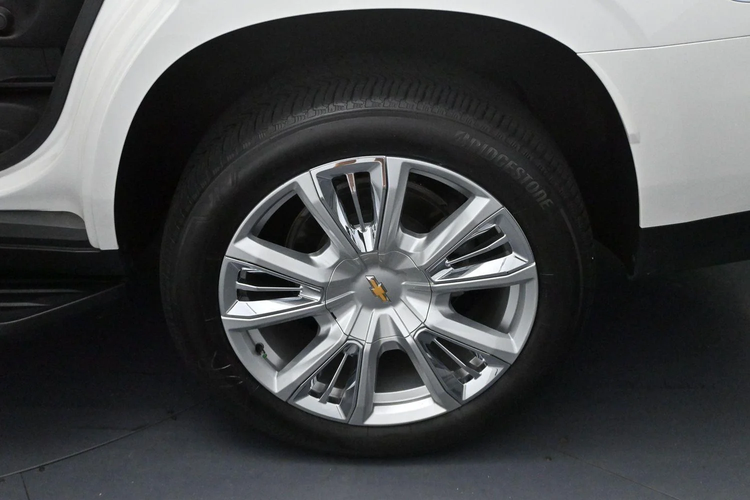 Used 2024 Iridescent Pearl Tricoat Chevrolet High Country image 35