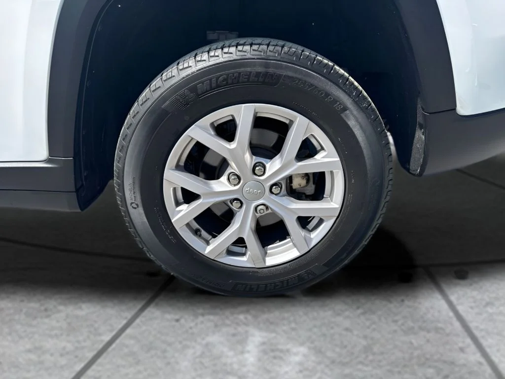 Used 2022 White Jeep Limited image 21