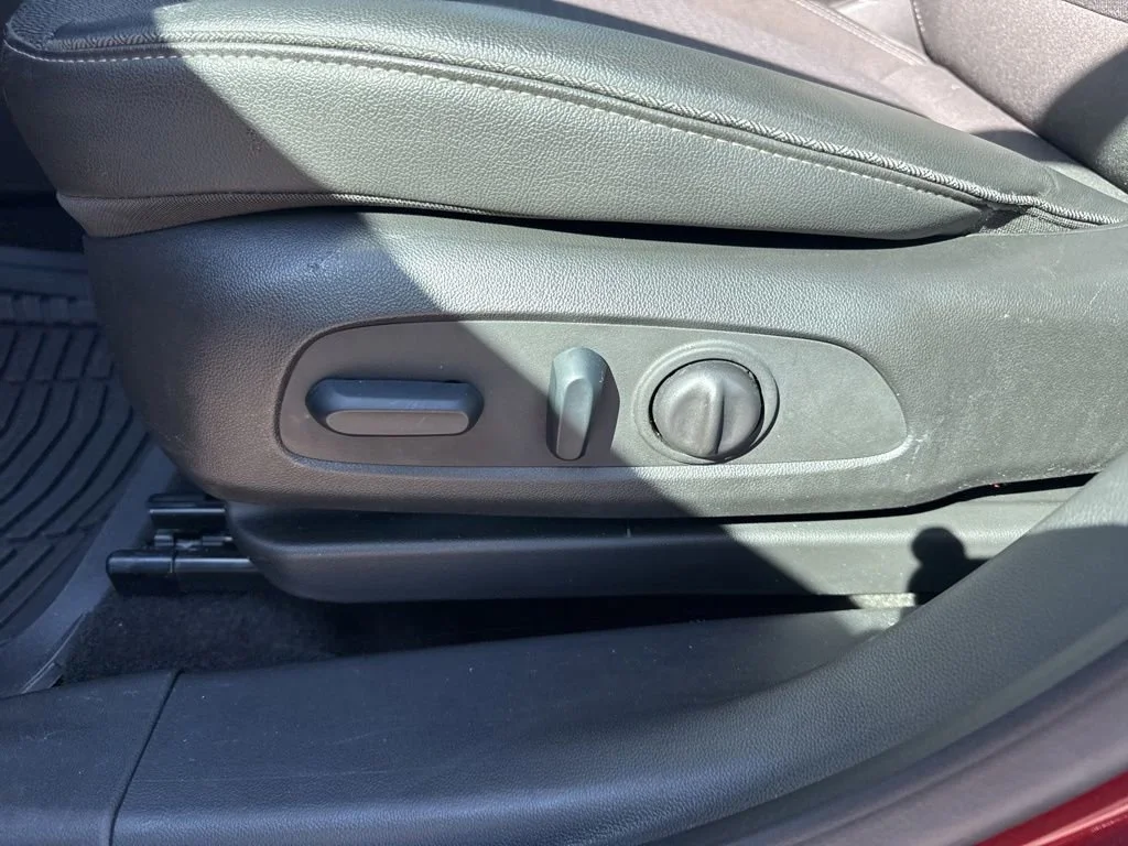 Used 2023 Cinnabar Metallic Buick Select image 10