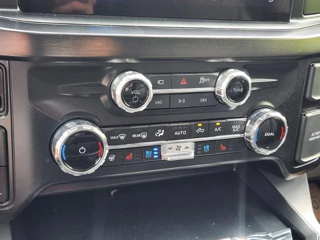 New 2026 Star White Metallic Tri-Coat Ford F-250® Lariat® image 37