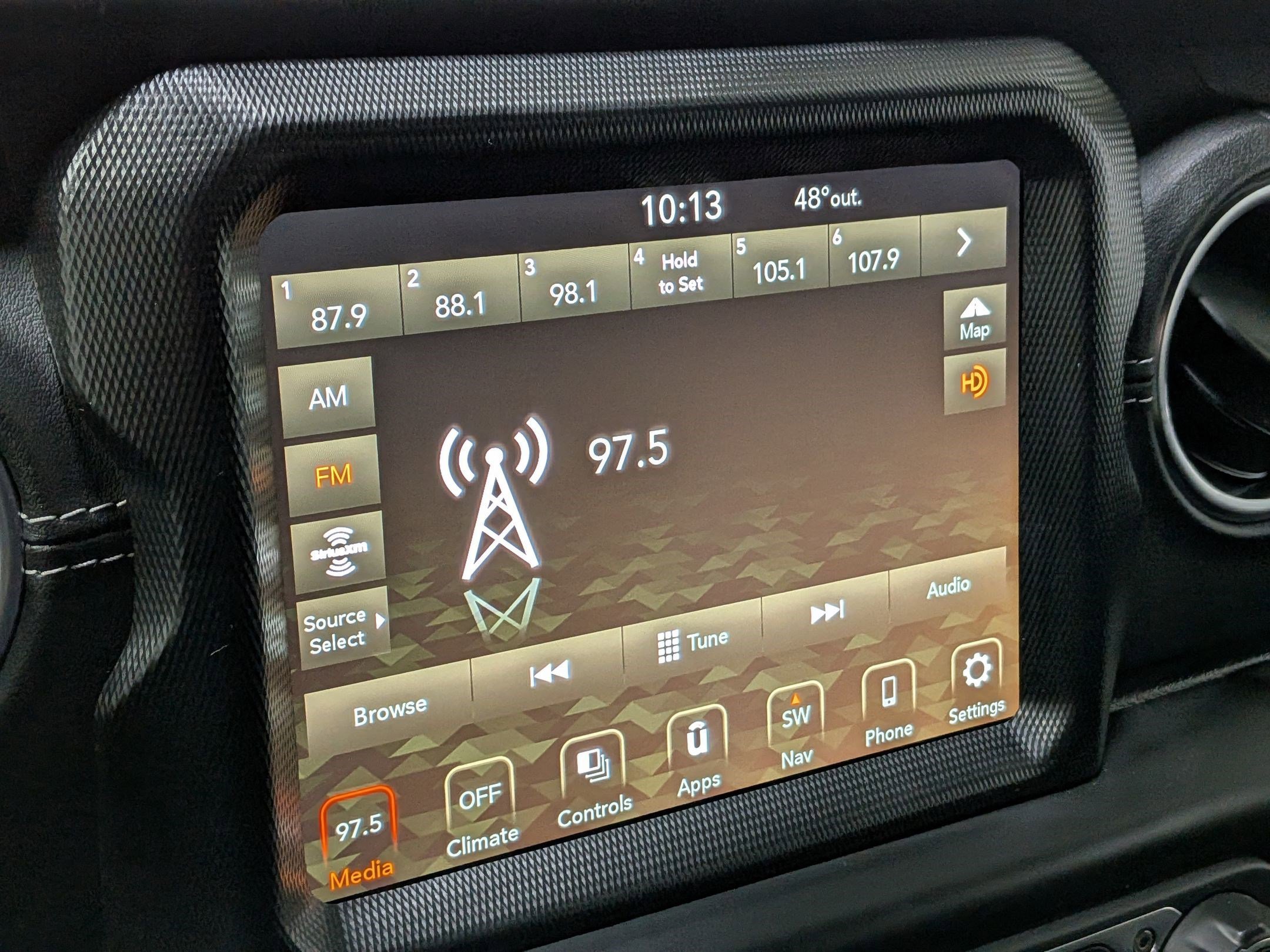 Used 2023 High Velocity Clearcoat Jeep Sahara image 21
