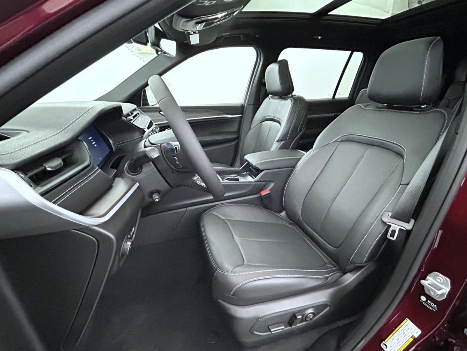 New 2026 Velvet Red Pearl-Coat Exterior Paint Jeep Limited Reserve image 10