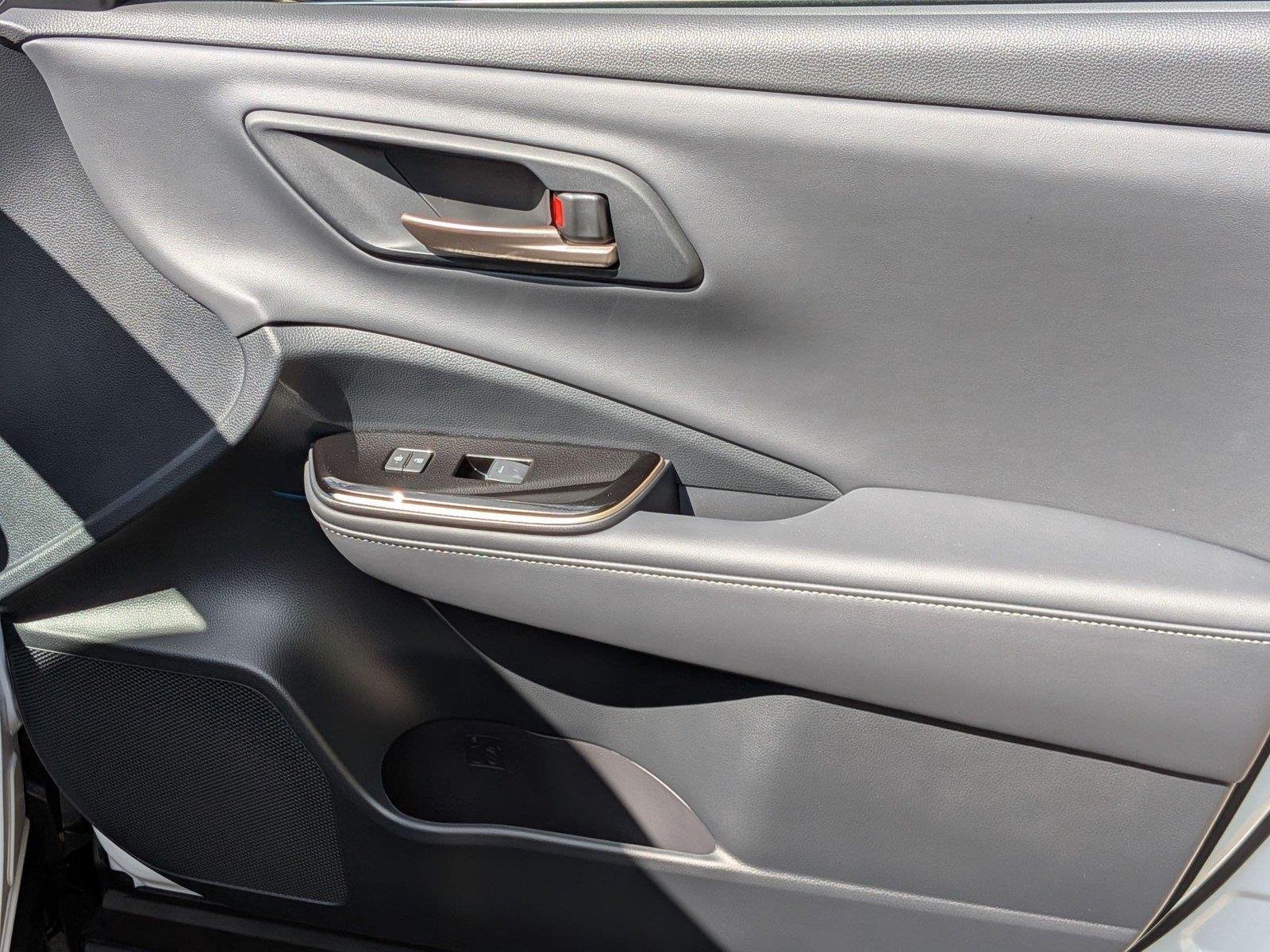 2025 Toyota Crown Signia Limited - Photo 35