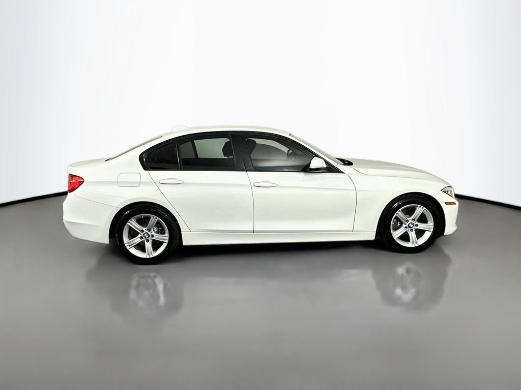 Used 2015 Alpine White BMW 320i image 9