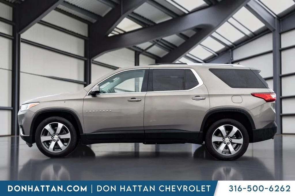 Used 2018 Chevrolet Traverse 3LT with VIN 1GNEVHKW7JJ213571 for sale in Park City, KS