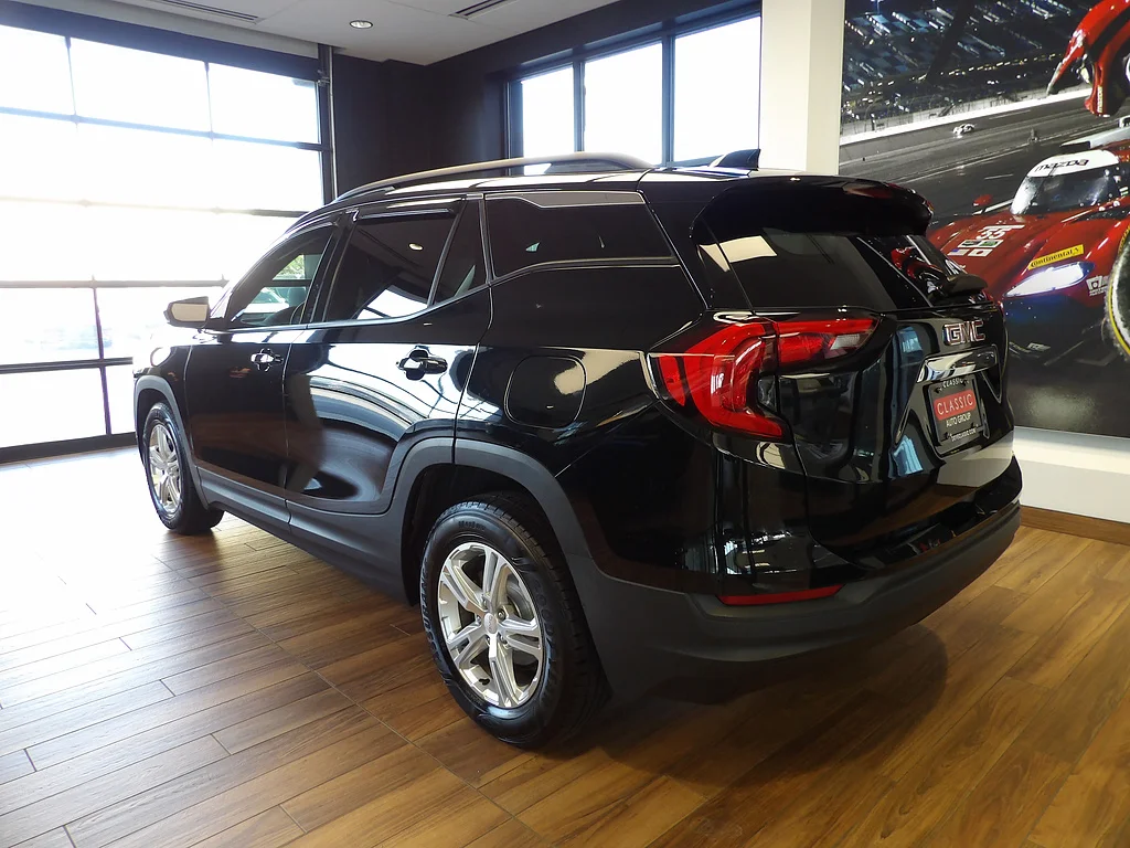 Used 2018 Ebony Twilight Metallic GMC SLE image 10