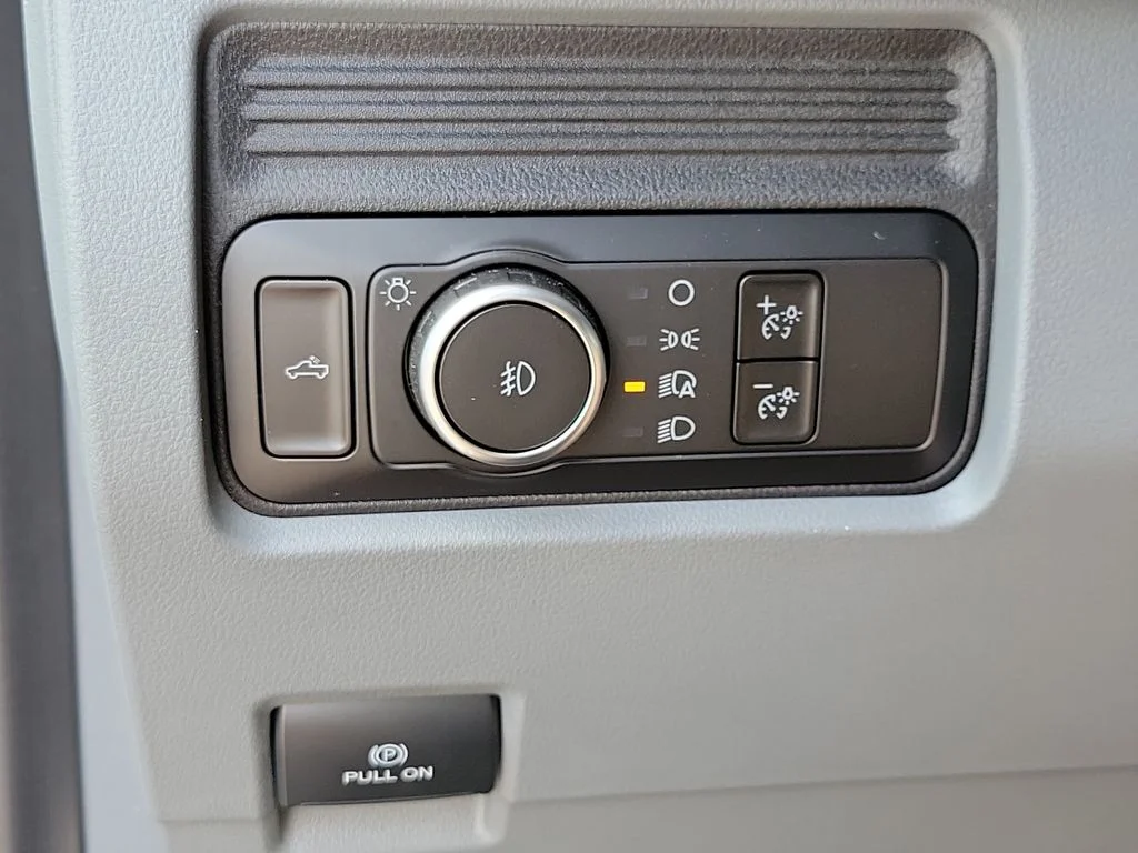 New 2026 Oxford White Ford F-350® XL image 31