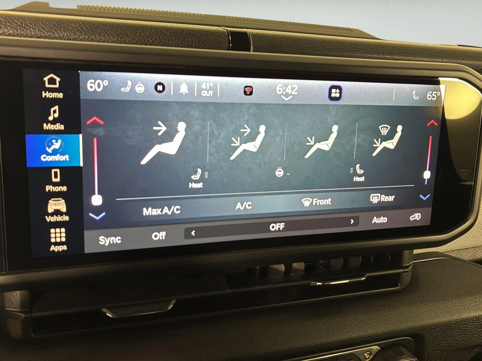 Used 2025 Black Clearcoat Jeep Sport S image 31