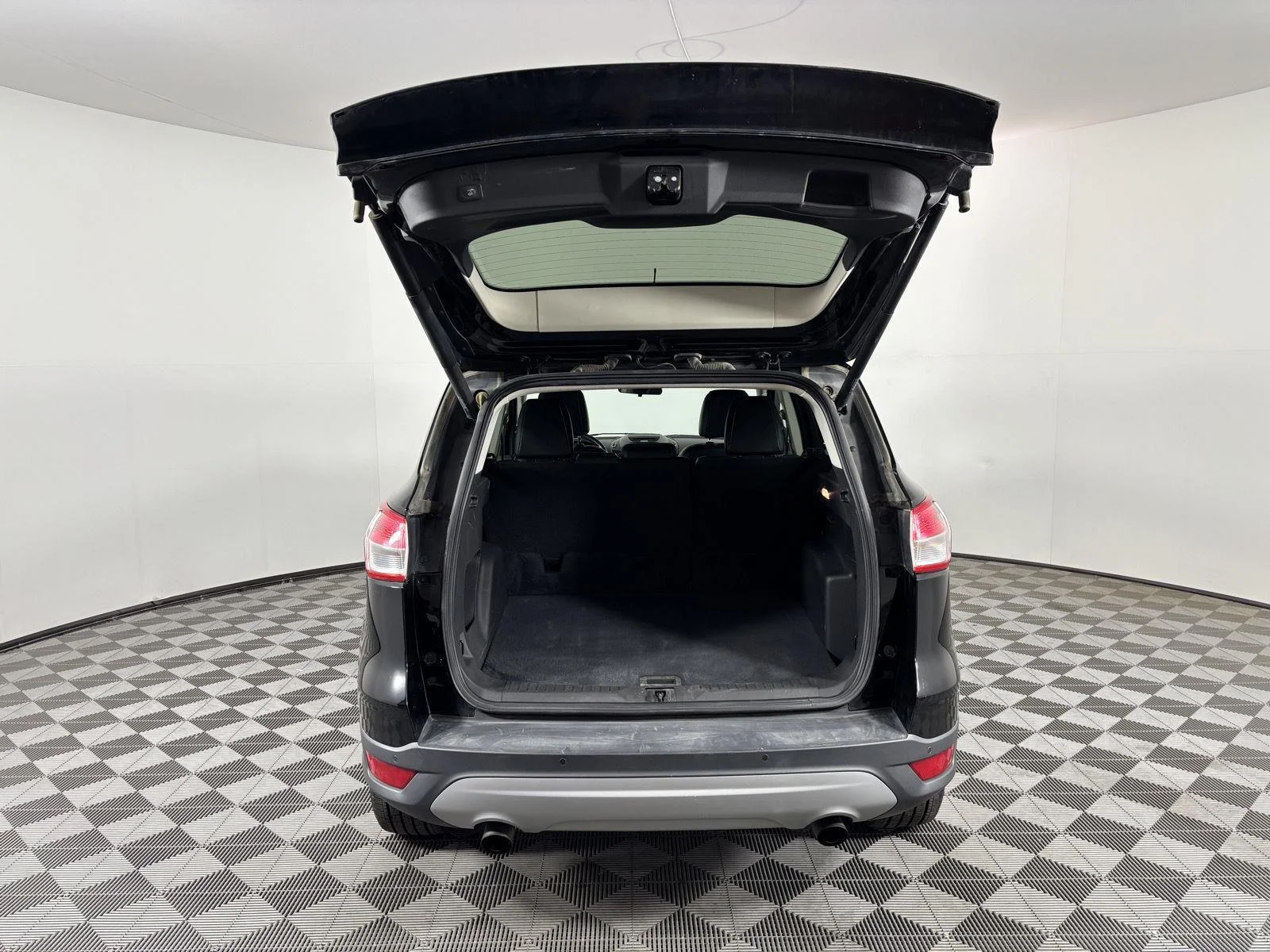 Used 2016 Shadow Black Ford SE image 5
