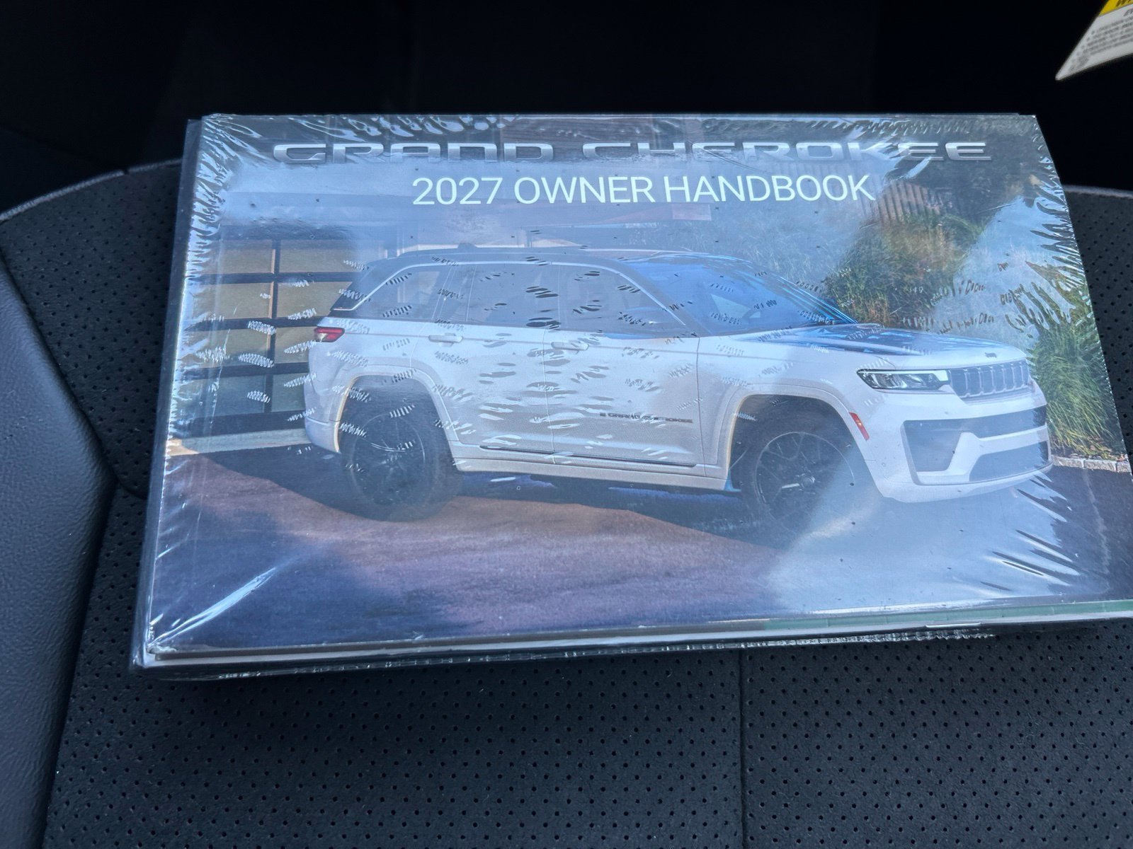 New 2027 High-Gloss Black Paint Jeep Laredo Altitude image 19