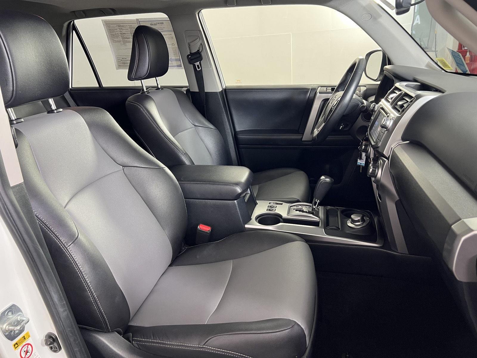 Used 2017 Super White Toyota SR5 Premium image 28