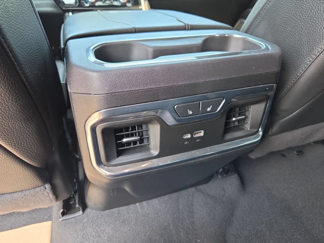 Used 2024 White Frost Tricoat GMC Denali image 22