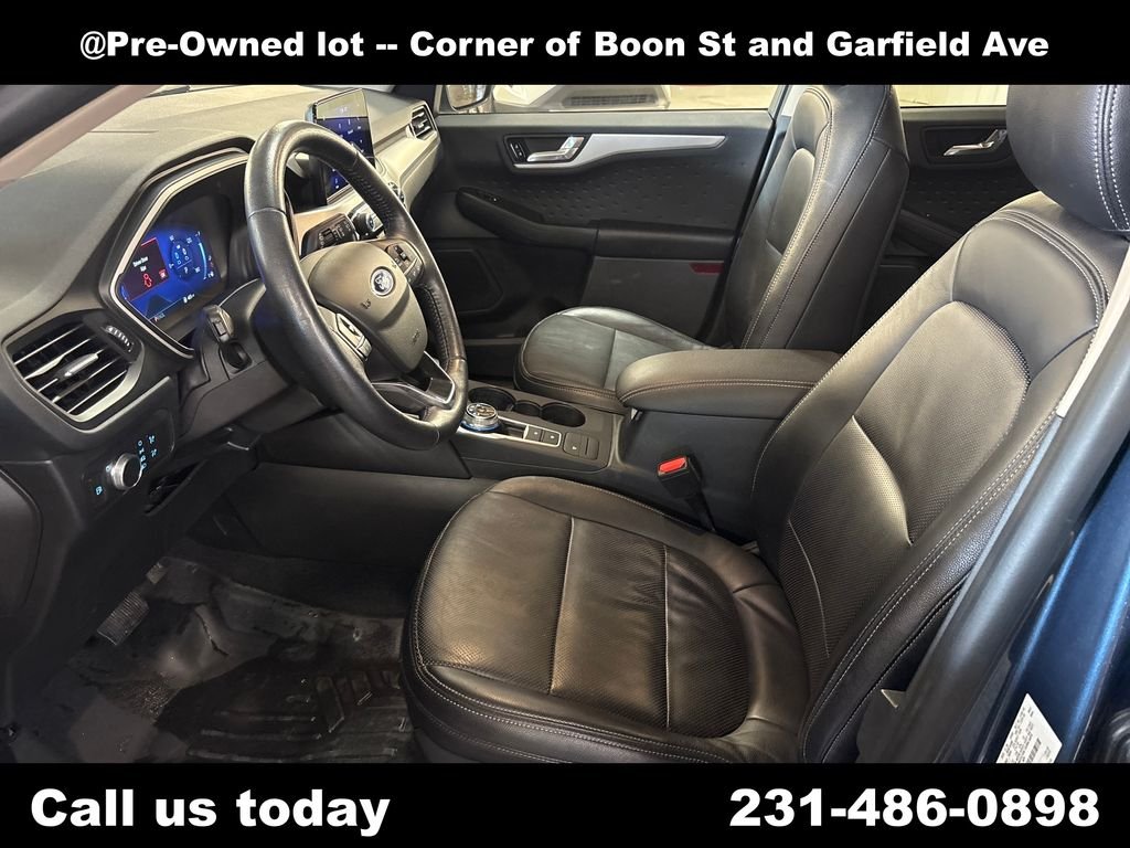 Used 2020 Blue Ford SE Sport image 14