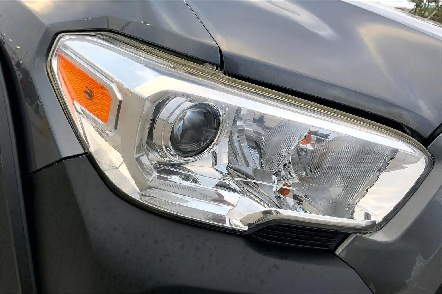 Used 2020 Magnetic Gray Metallic Toyota SR image 27