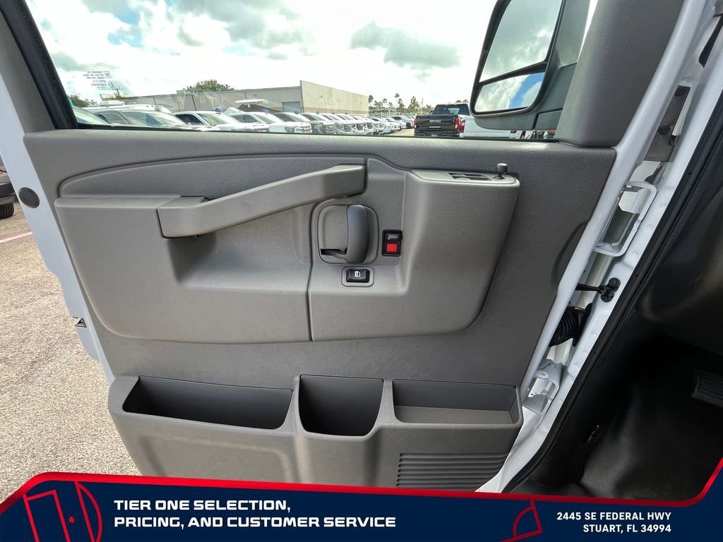 New 2026 Summit White GMC Work Van image 18