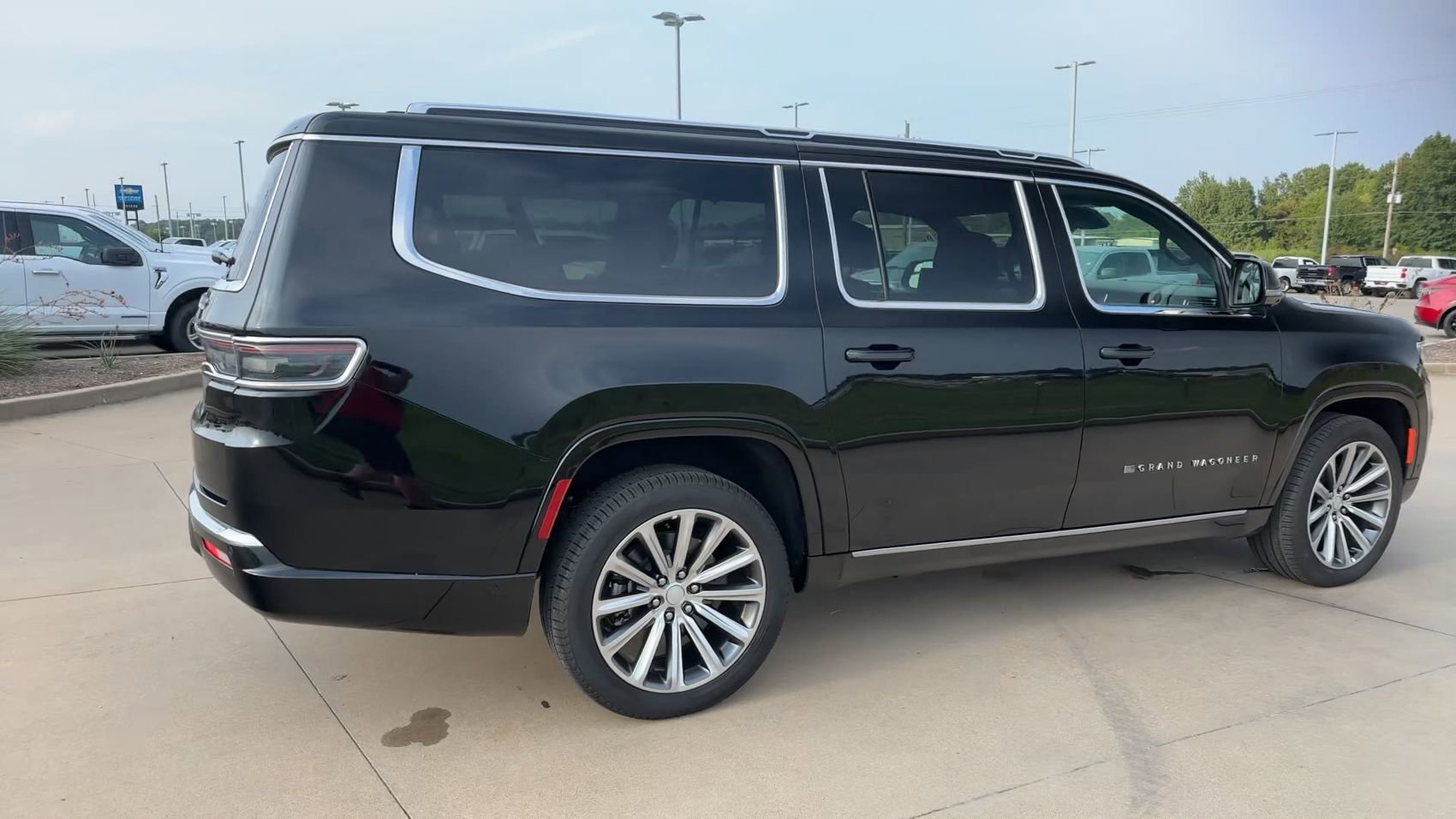 New 2024 Diamond Black Crystal Pearlcoat Jeep  image 9