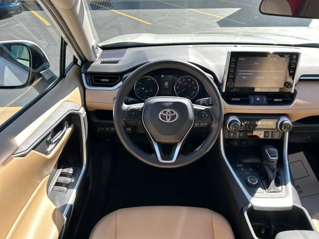 Used 2022 White Toyota XLE Premium image 26