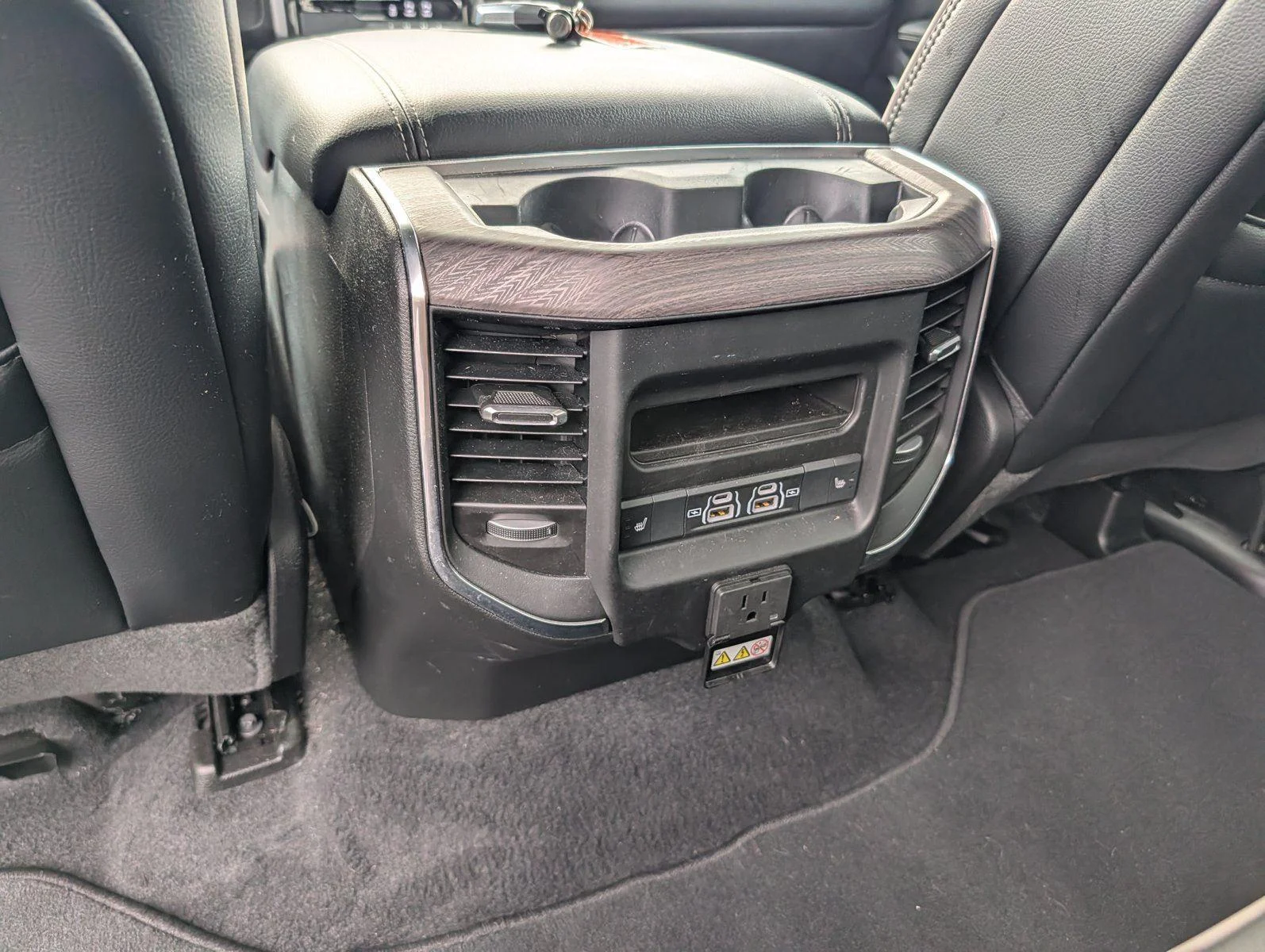 Used 2026 Granite Crystal Metallic Clearcoat Ram Laramie image 31