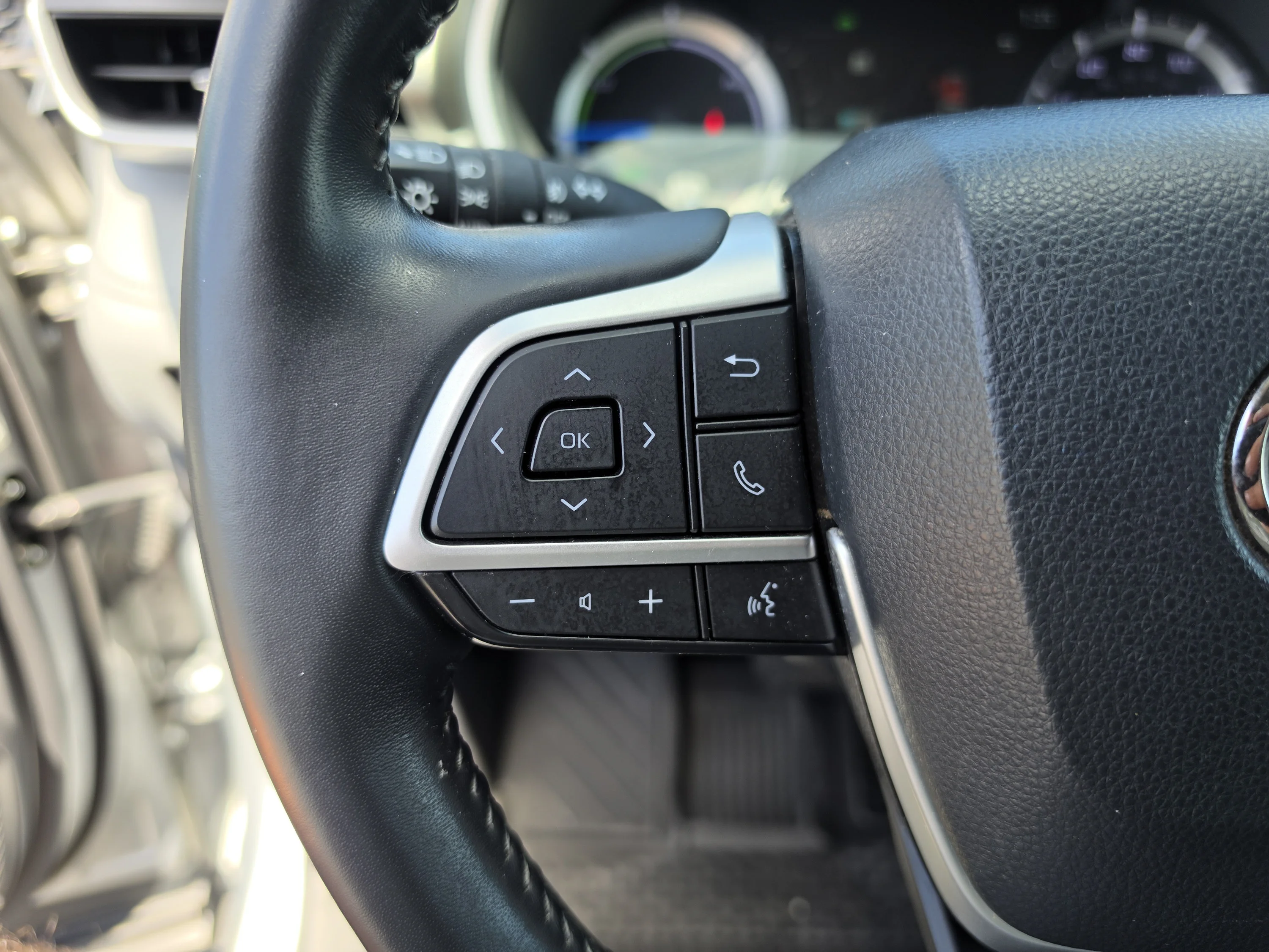 Used 2023 Celestial Silver Metallic Toyota Hybrid XLE image 35