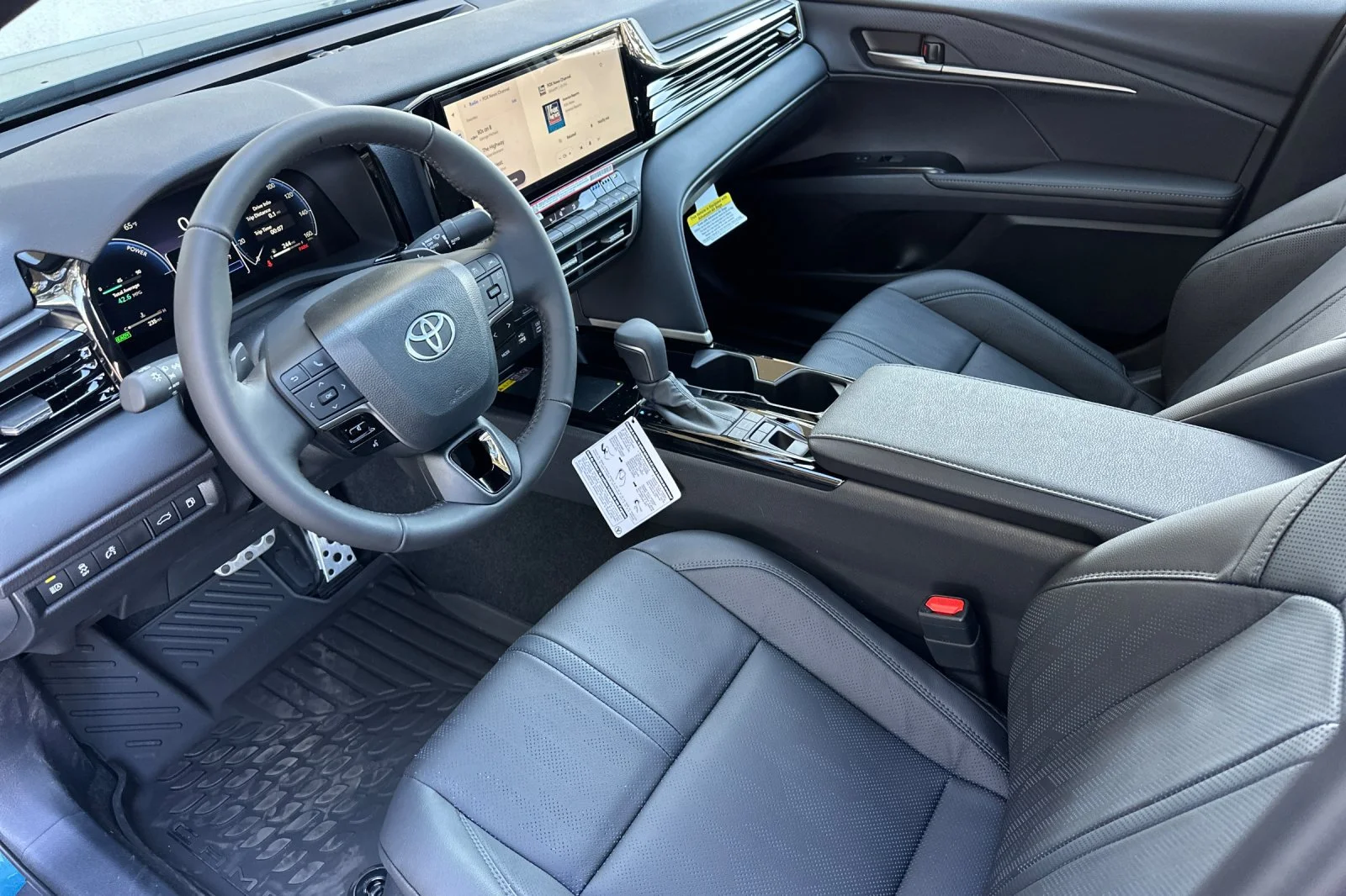 New 2026 Ocean Gem with Midnight Black Metallic roof Toyota XSE image 10