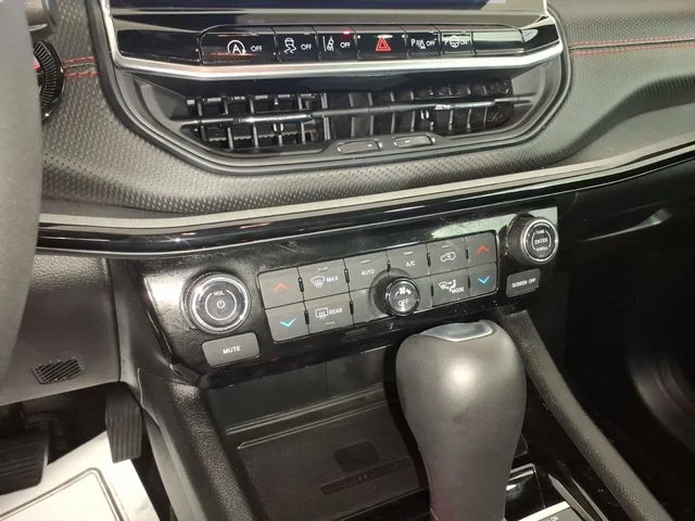 Used 2025 White Jeep Trailhawk image 20