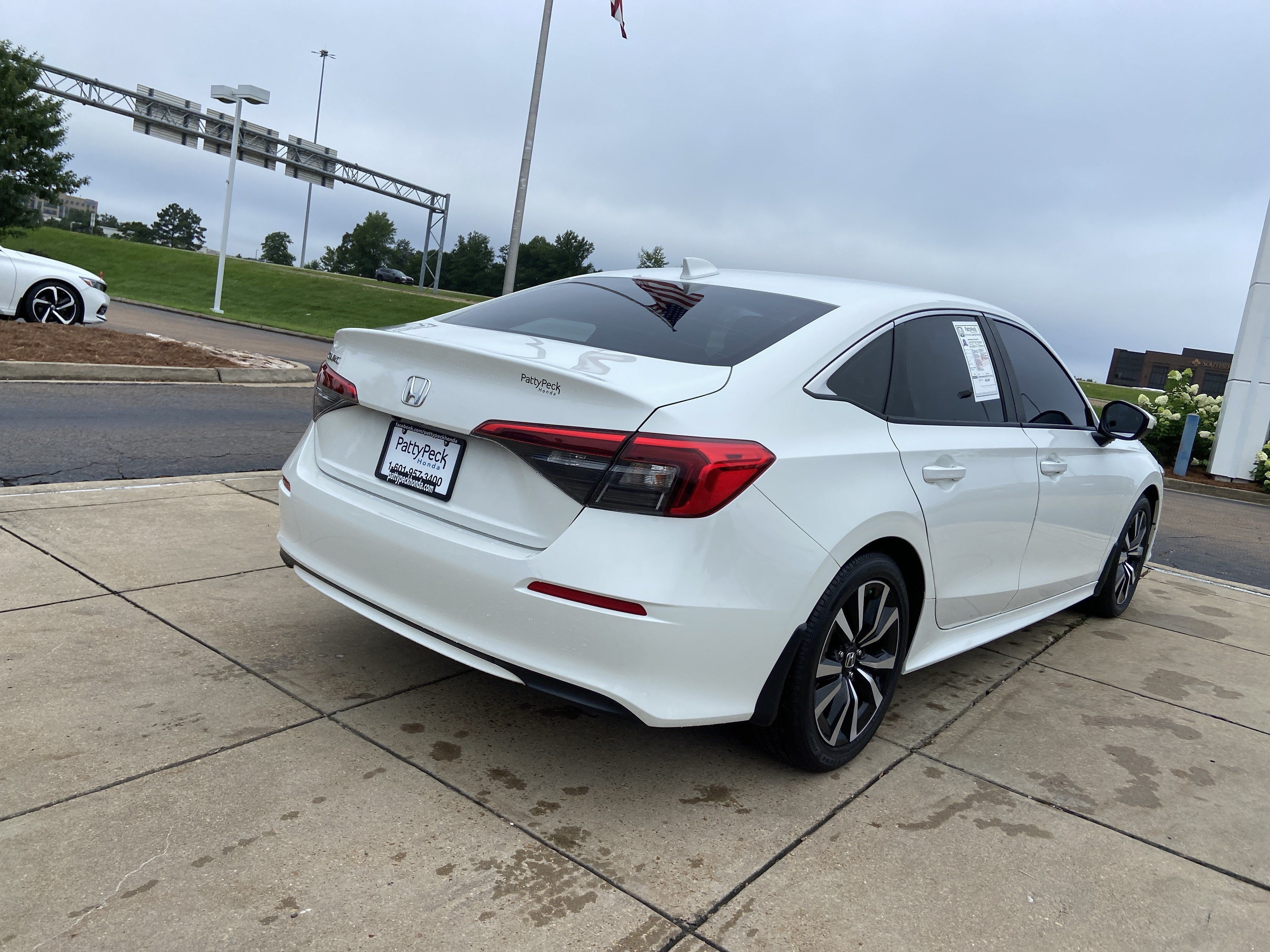 Used 2024 Platinum White Pearl Honda EX image 11