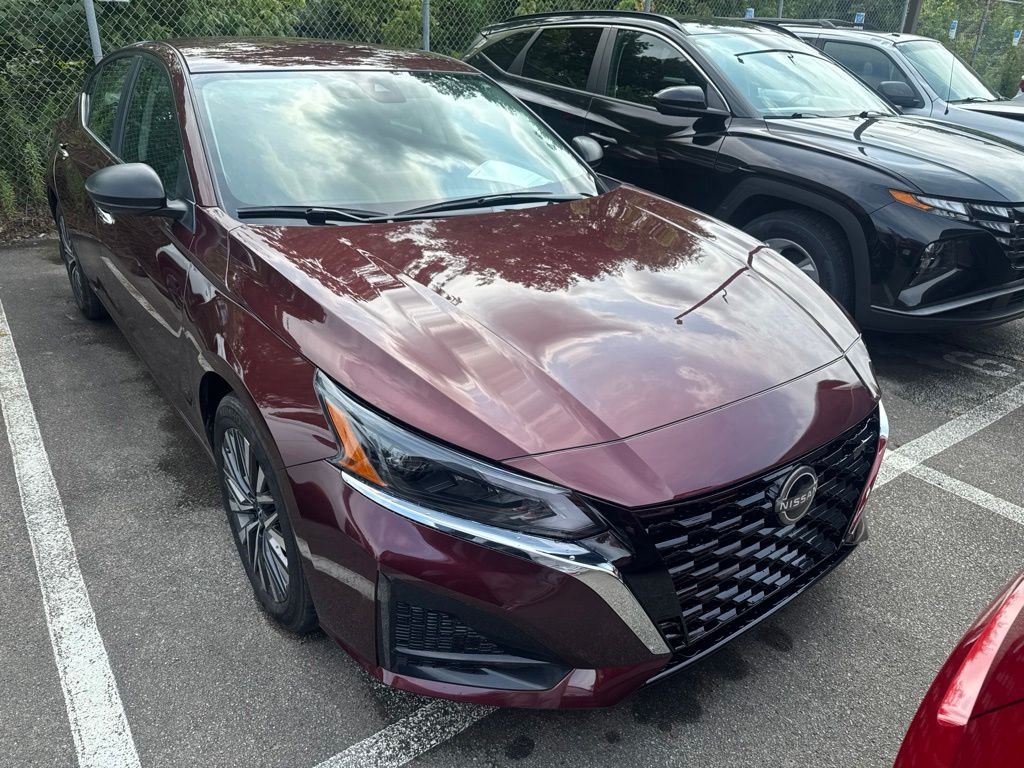 Used 2025 Red Nissan 2.5 SV image 2