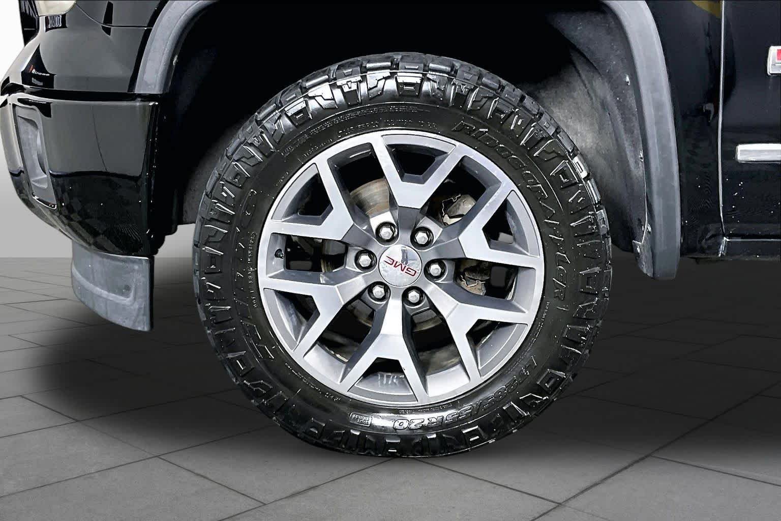 Used 2014 Onyx Black GMC SLE image 10
